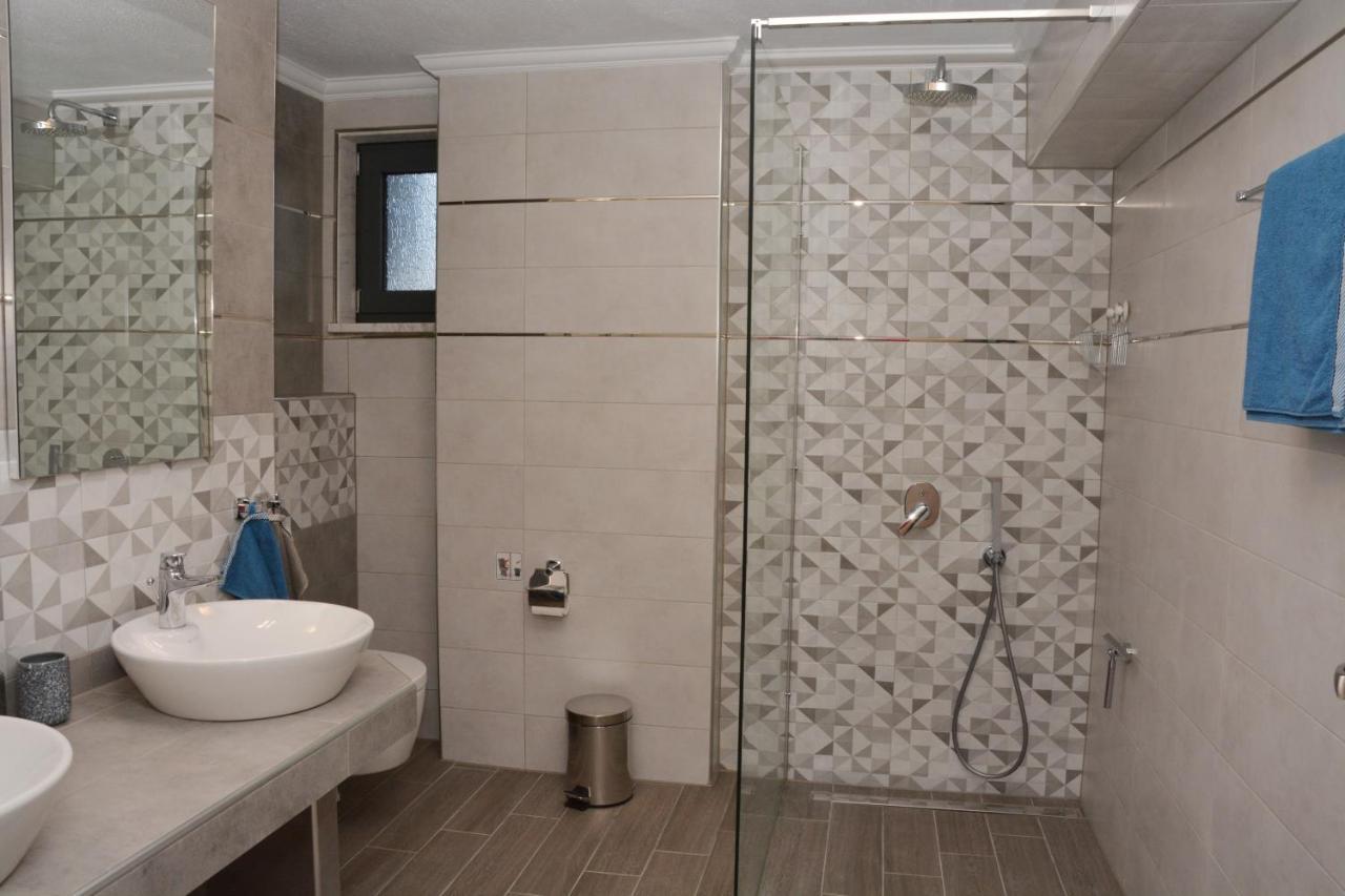 Pegasus Sea View Luxury Apartments Vrasná Esterno foto